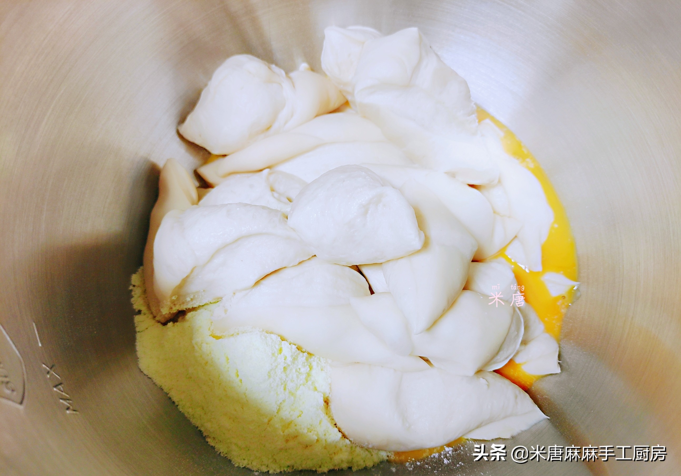 米唐麻麻玩转面团：#吐司日记#芋泥肉松吐司