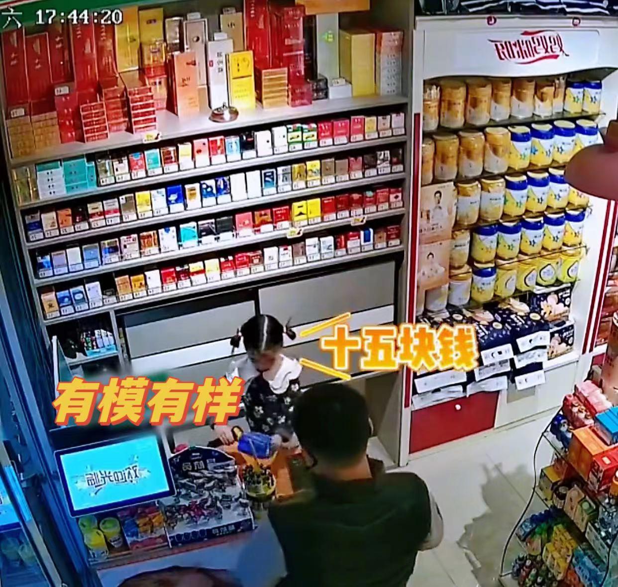 萌娃帮妈妈买卫生巾,萌娃叮嘱买卫生巾的叔叔