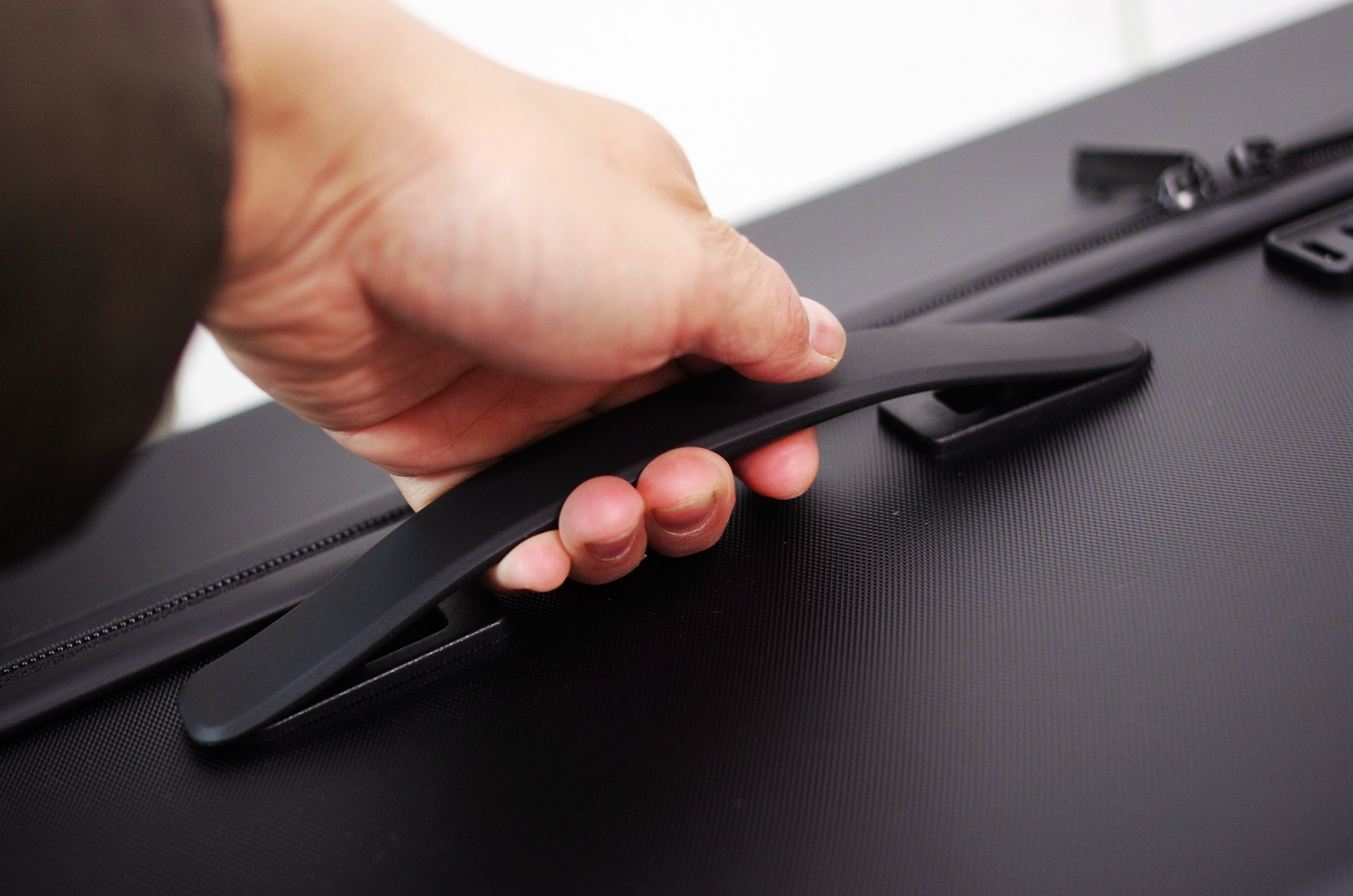 小型行李箱手提实用,重量轻且收纳量大可坐的行李箱