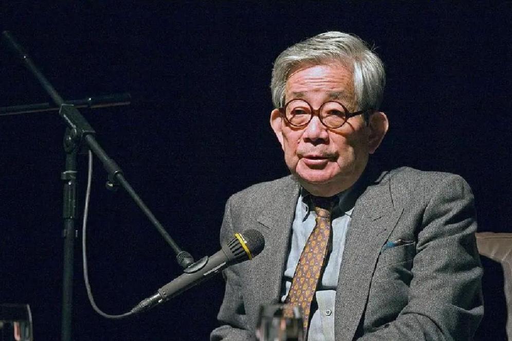 中方对大江健三郎去世表示哀悼,日本作家大江健三郎离世