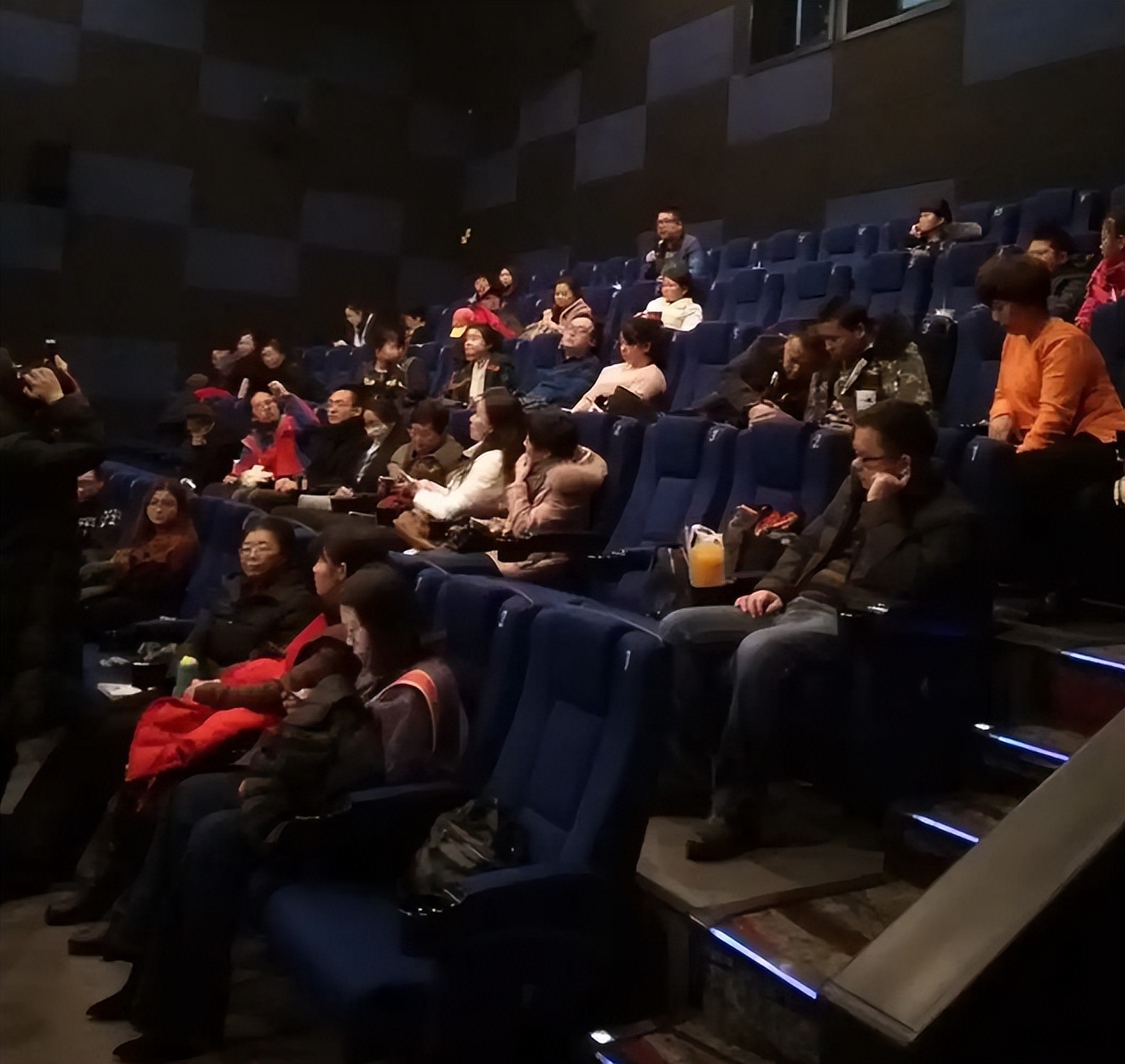 鐢靛奖闄㈢唺瀛╁瓙浜嬩欢瀹屾暣瑙嗛,鐢靛奖闄㈢唺瀛╁瓙浜嬩欢瑙嗛