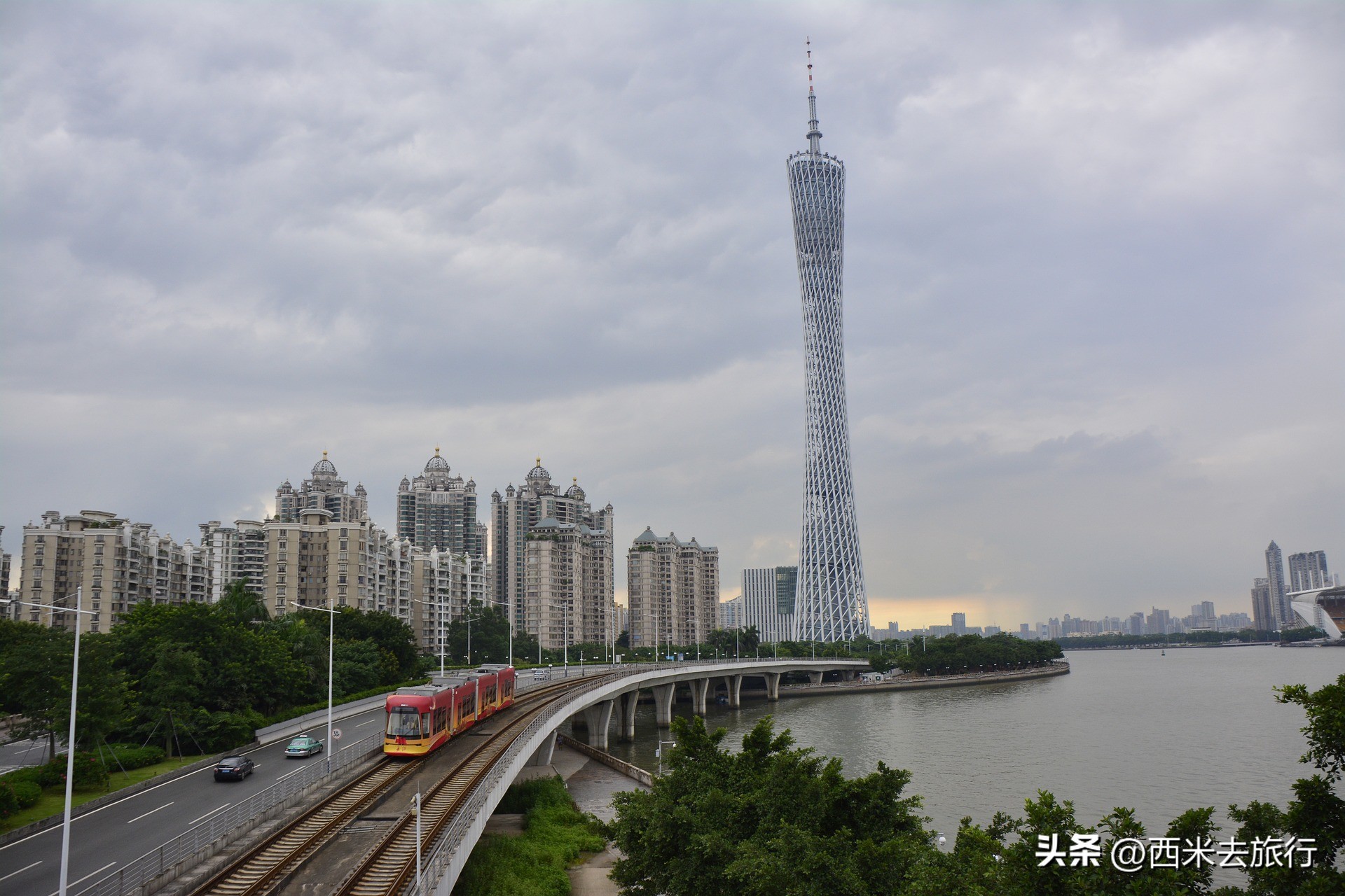 广州地标广州塔高耸入云壮观无比,广州塔巨型高达