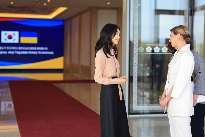 韩国第一夫人访美造型,韩国第一夫人生活装