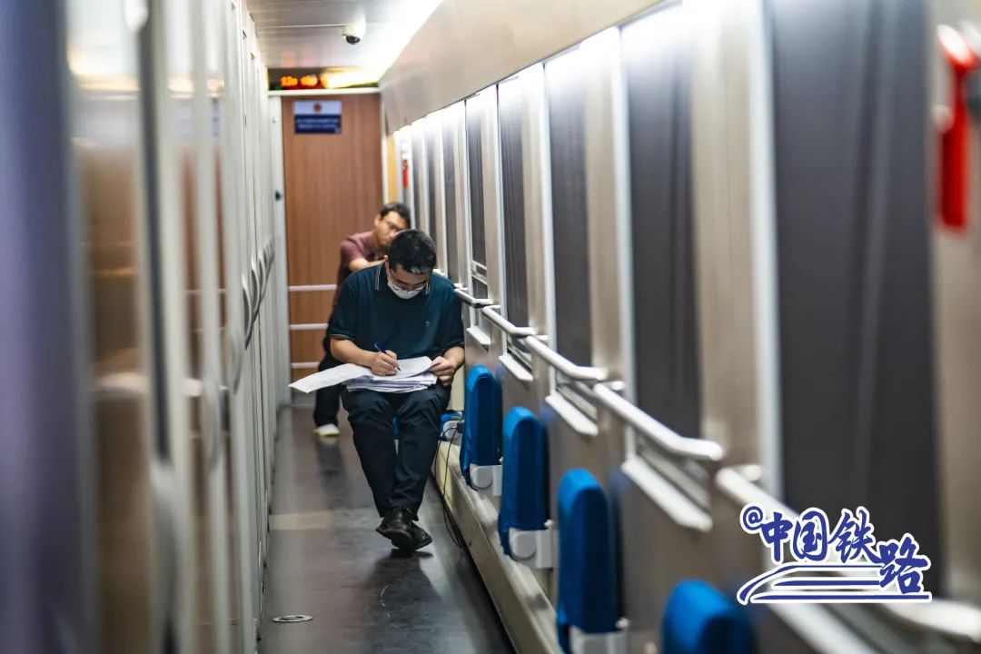 复兴号d728动卧一等卧是什么样的,复兴号二等卧啥样