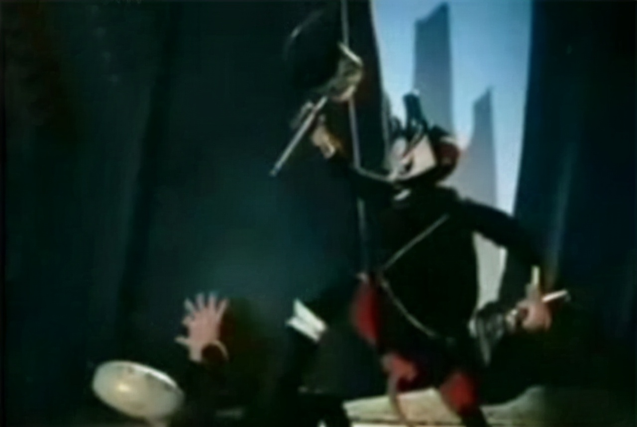 这个木偶在当时简直火得不要在火。确实是强大啊