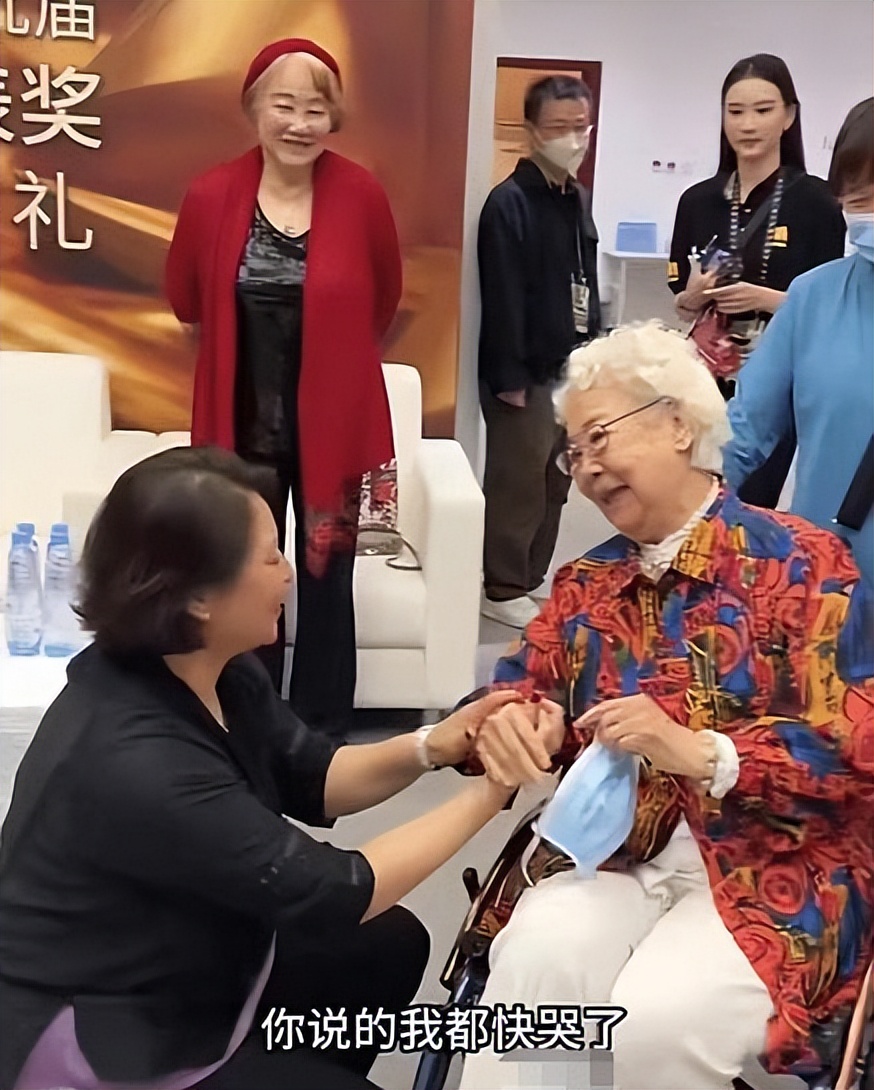 唐国强夫妇现身华表奖,唐国强携妻子壮丽现身