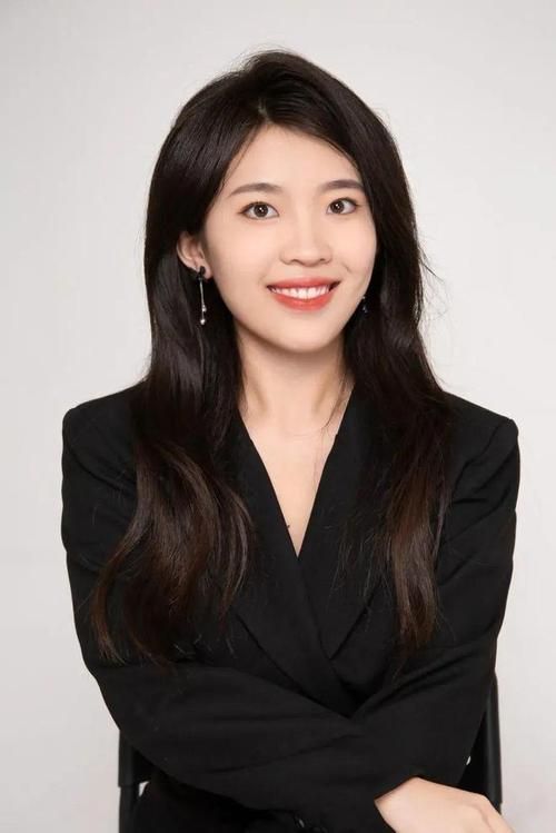 00后女大学生一年多营收1200万,00后女大学生赚120万