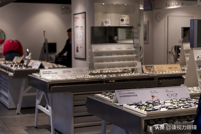 去眼镜店配眼镜有问题怎么办,去眼镜店配眼镜会不会以次充好