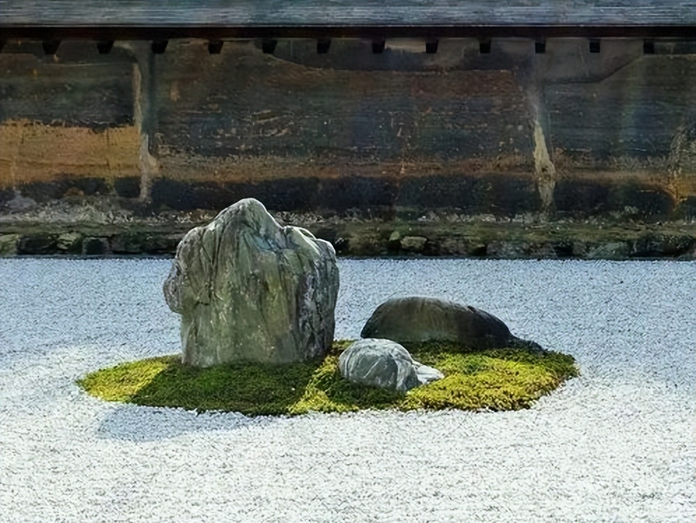 日本枯山水景观,日本枯山水中的树是什么树