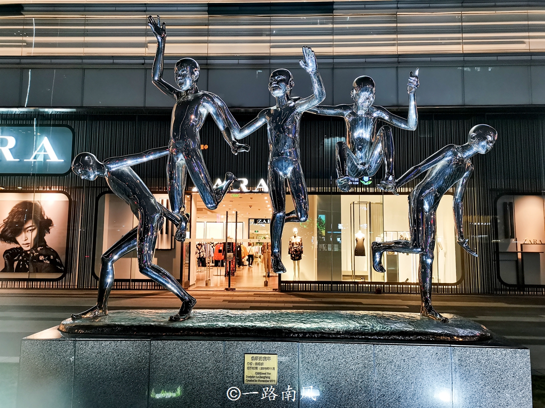 广州天河区人气商场，所在的位置原来是偏远郊区，现在却游人如织