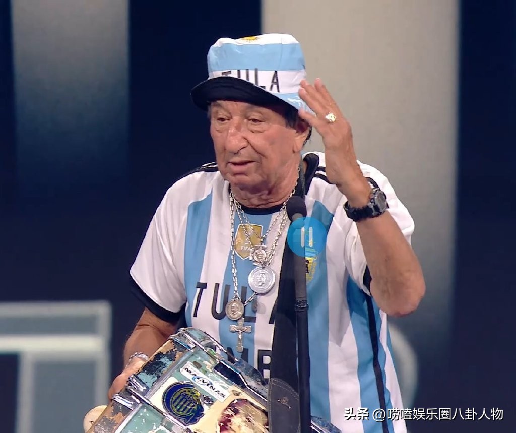 梅西老婆手抓红酒杯跳舞,梅西妻子晒全家庆祝夺冠合照