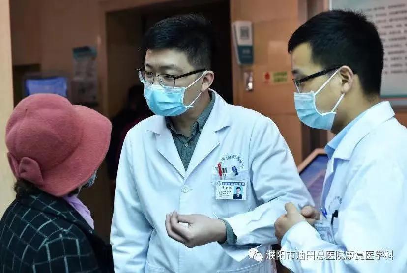 那位因颈椎病辞职的女孩，给油田总医院王付铭大夫送锦旗来了