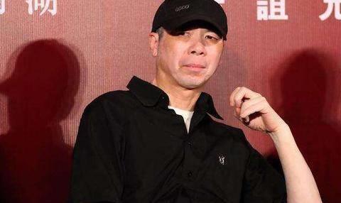 冯小刚的白癜风是自愈了吗,冯小刚的白癜风真的治愈了吗