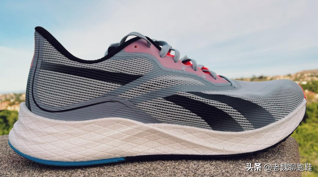 2020公认最好的缓震回弹国产跑鞋,中外跑鞋排名