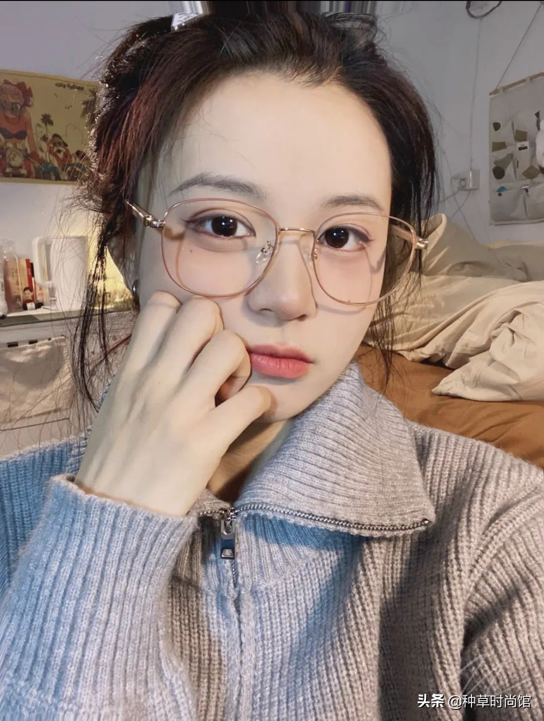 女孩问戴眼镜和不戴眼镜有啥区别,戴眼镜和不戴眼镜女生对比图