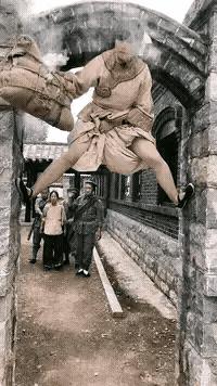 *绑捆**露大胸、台词乱来，这些“*辱侮**观众”的剧情，真把观众当傻子