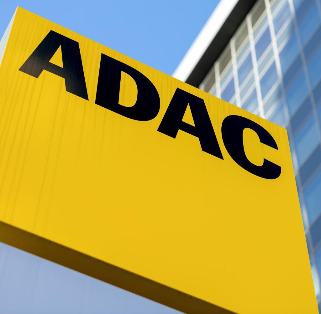 电动钢炮哪家强？德国人给极星2、BMWi4、Model3排了个大小王