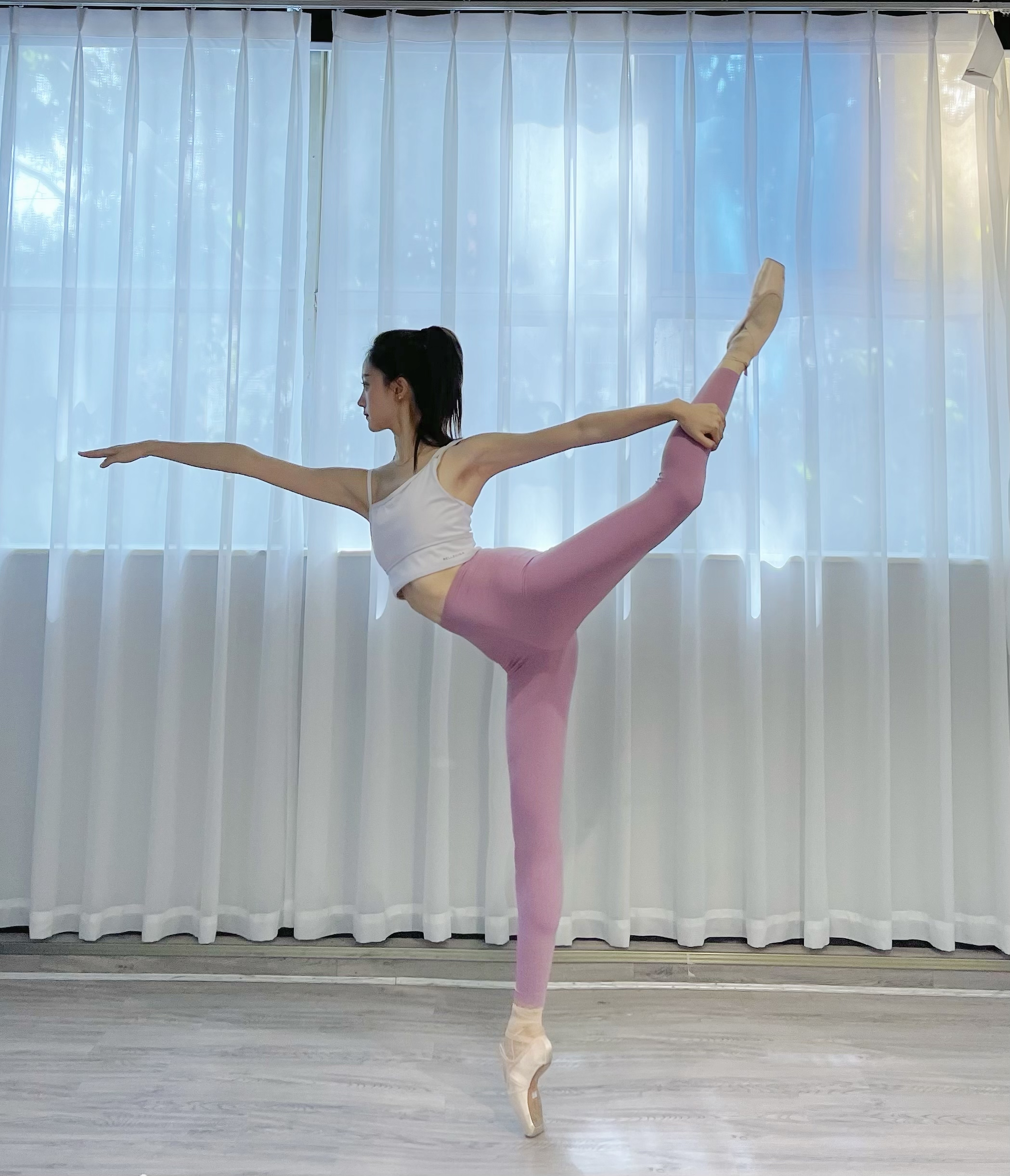 练瑜伽的瑜伽裤,孕妇适合穿什么裤子练瑜伽