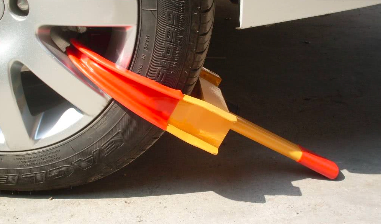 汽车轮胎被别人恶意放气怎么处理,车轮胎被人恶意扎怎么办