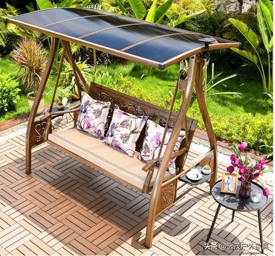 庭院秋千旁边放什么,庭院里秋千