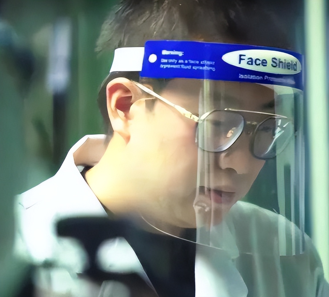 云南高中父亲研制药救儿子,父亲自学制药救治绝症儿子