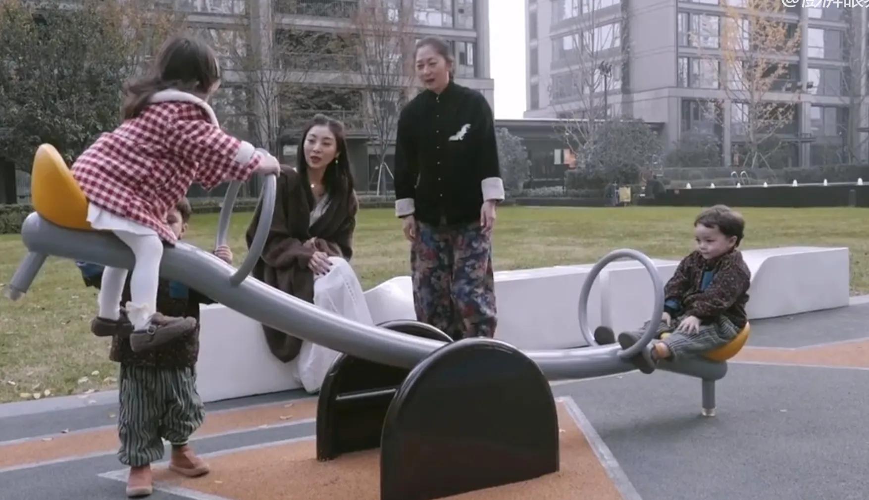 女模特10万元养三胞胎,30岁女模特生下三胞胎