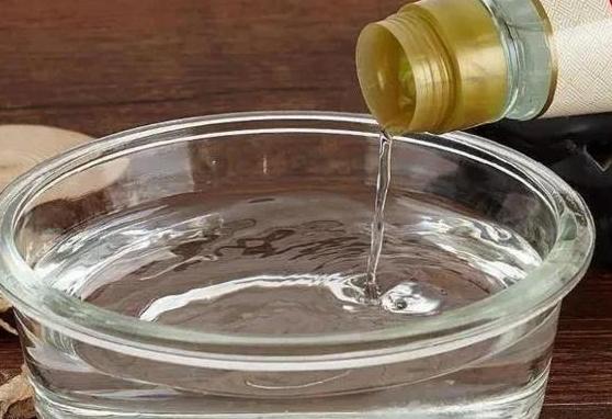 砧板发霉了用什么办法能洗掉,砧板发霉可以开水泡吗