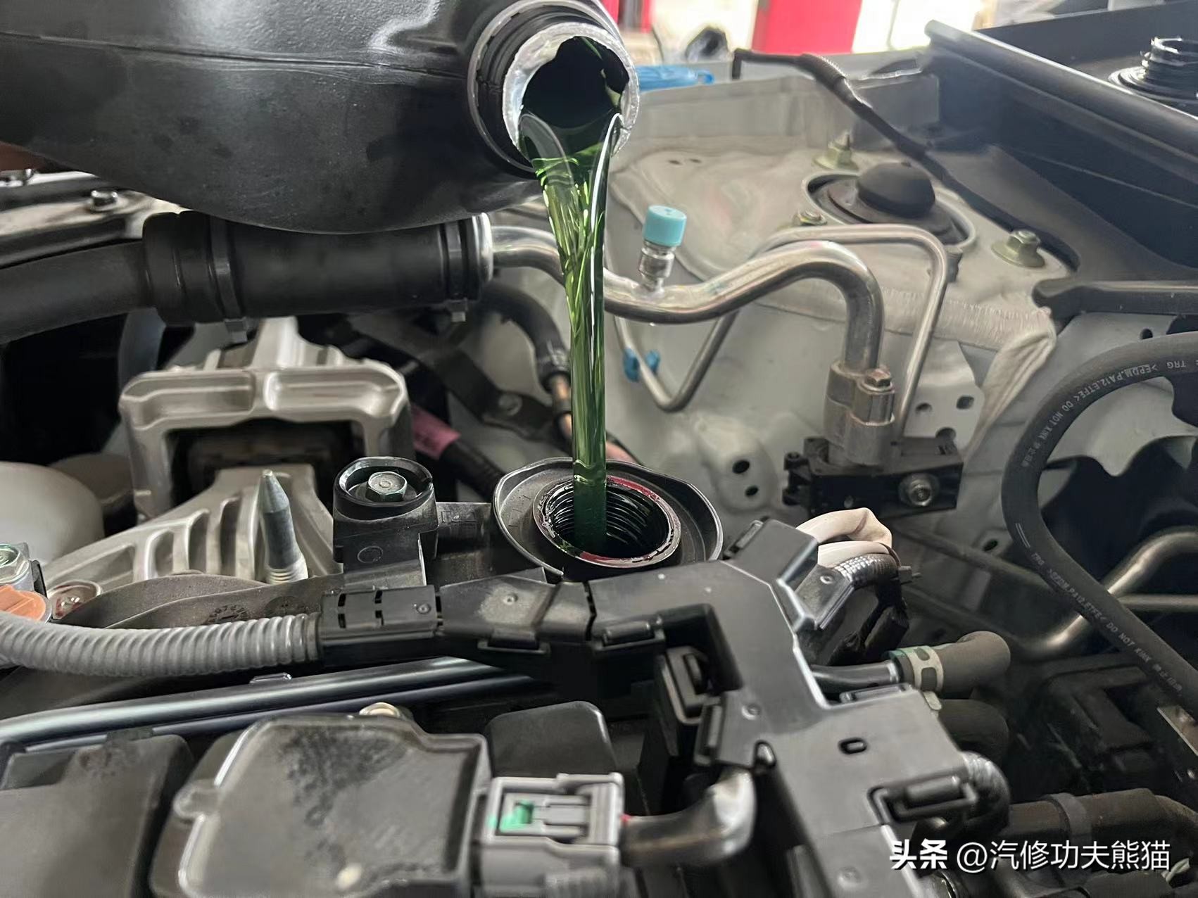 简单的给车做个保养,如何给车做保养视频