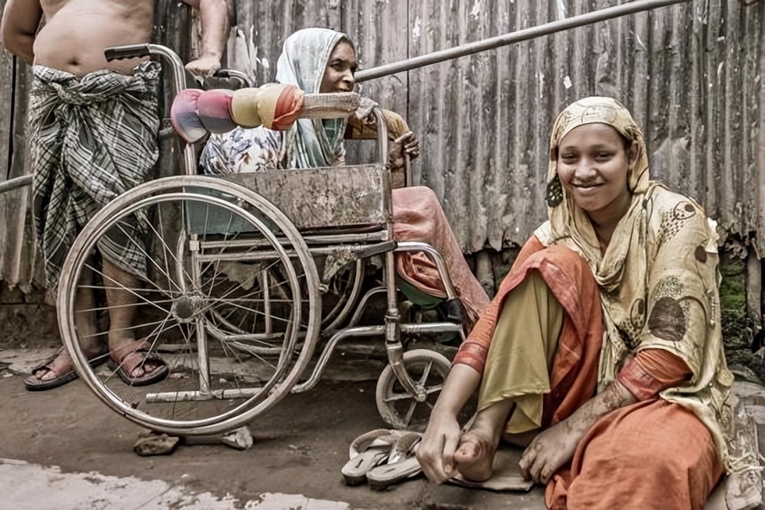 快速发展的特大城市达卡的贫民窟和非贫民窟，社区改善水成本如何