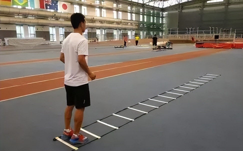 羽毛球专项灵敏步伐训练,羽毛球专项灵敏步法训练
