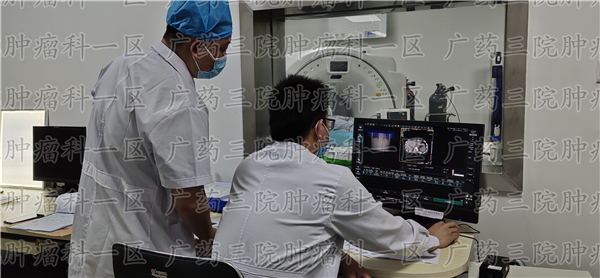 乳房有肿块良性用切除吗,乳房有肿块需要吃药吗