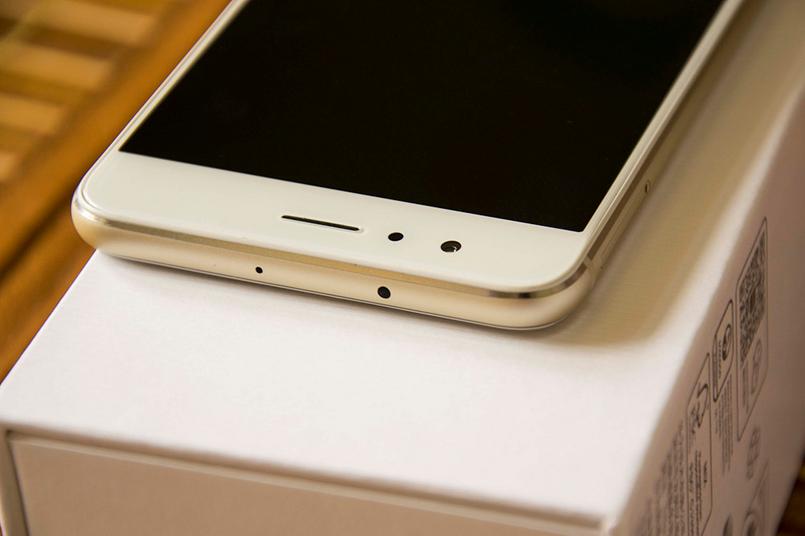 电子怀旧之旅（23）-“花漾”背板的先驱者-华为荣耀8