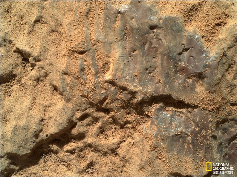 火星紫色岩石,火星表面发现神秘洞穴