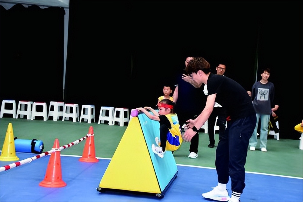 赤峰青少年摔跤比赛,赤峰搏击比赛儿童