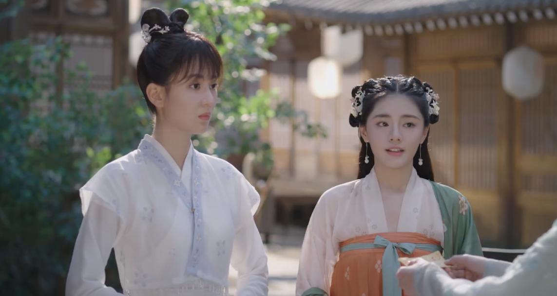 和郭富城传过绯闻，演过《美人鱼》，她还是陈钰琪版《倚天》小昭