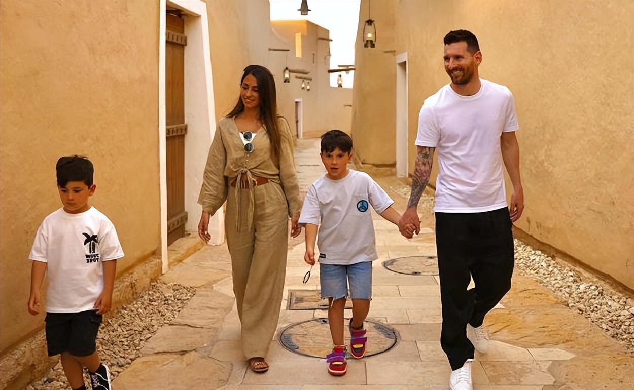 梅西c罗本泽马谁强,本泽马谈梅西c罗