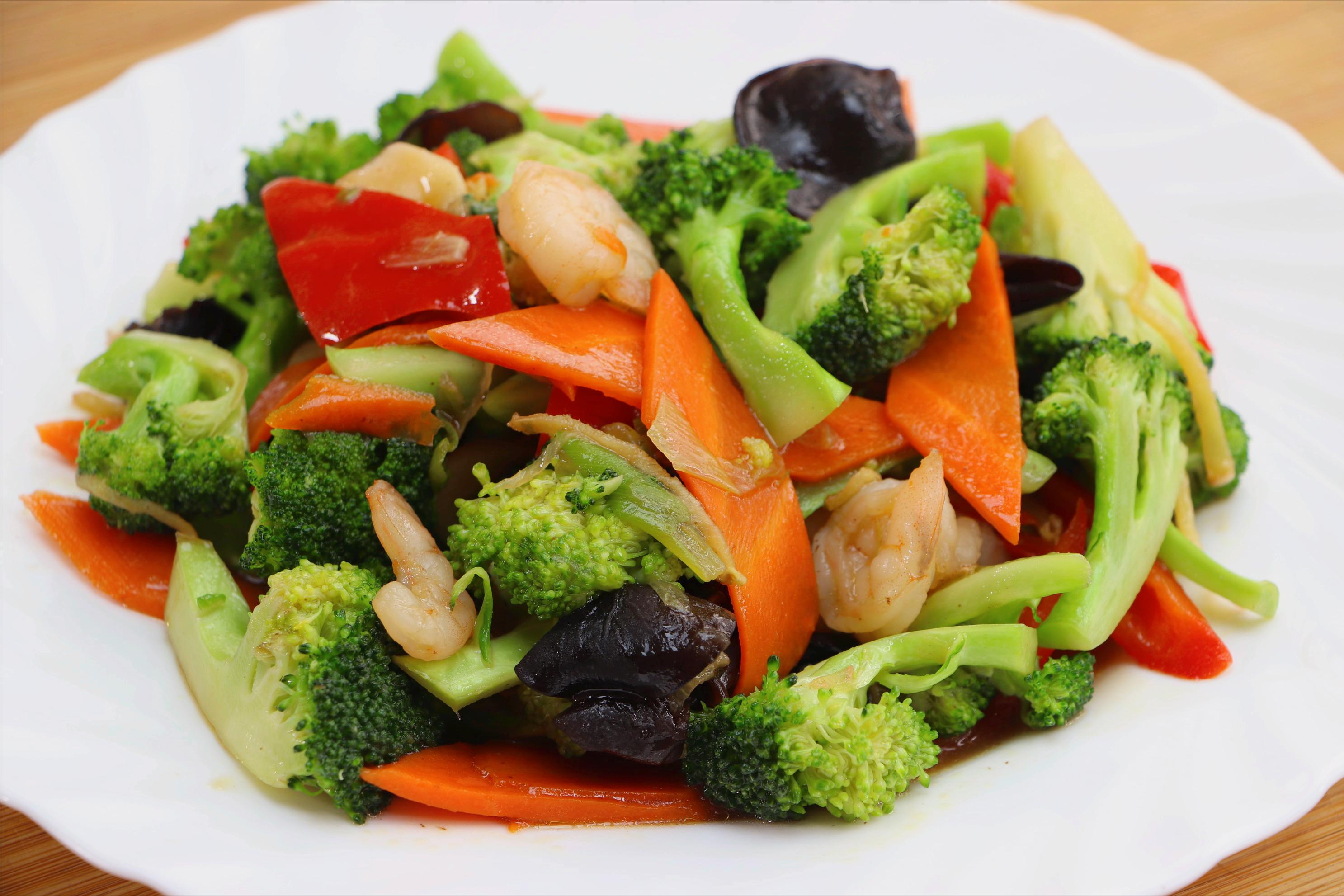 西兰花焯水好吃还是直接炒,炒西兰花千万别焯水大厨教你一招