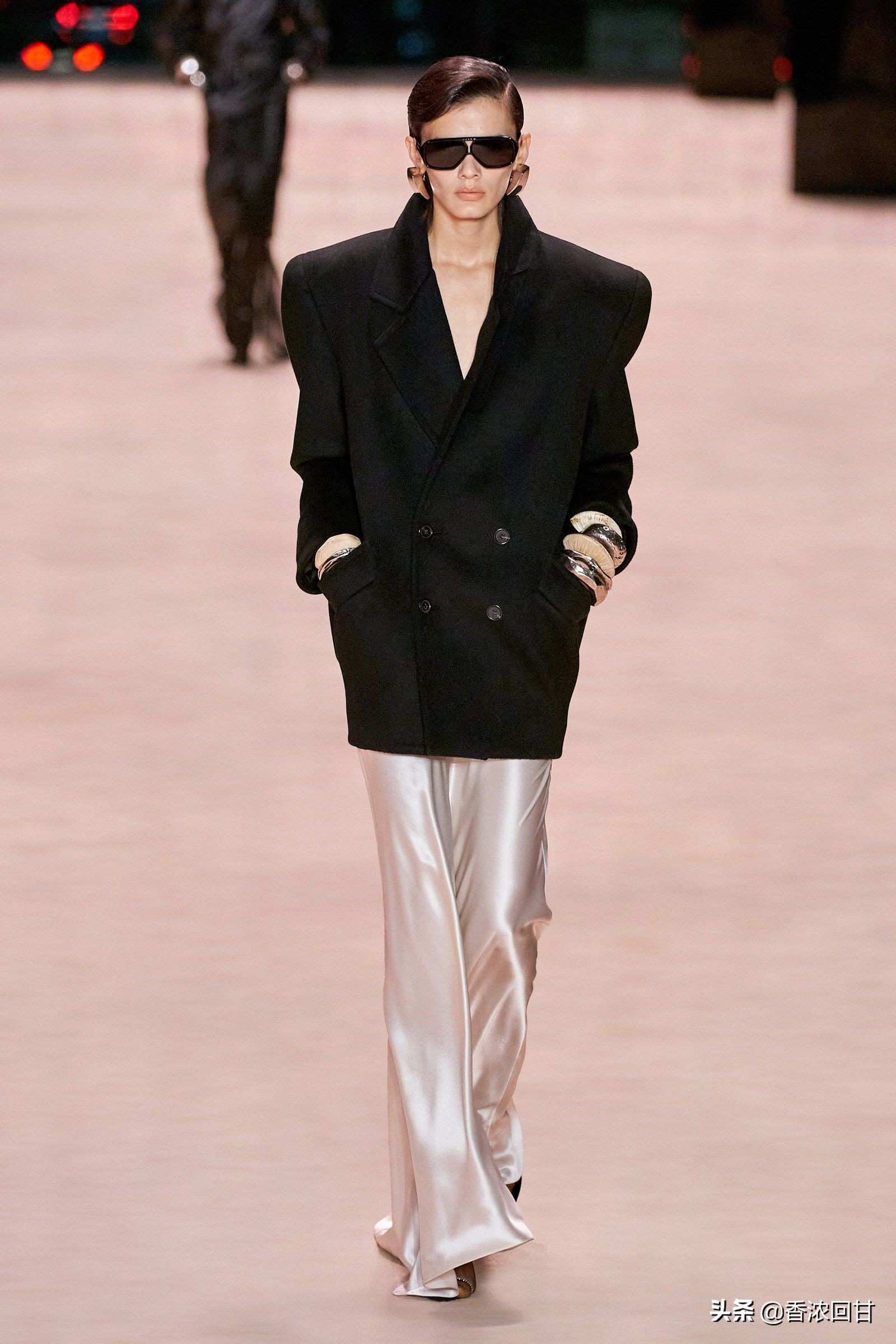 ysl第一套吸烟装,ysl2018年最火四支套装