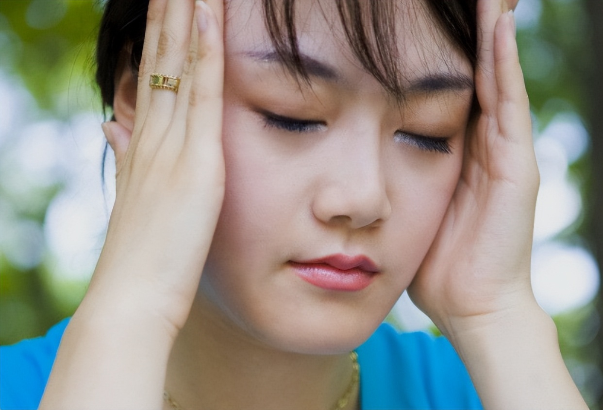 女性尖锐性湿疣最初是肉疙瘩吗,女性尖锐性湿疣身上会长疙瘩么