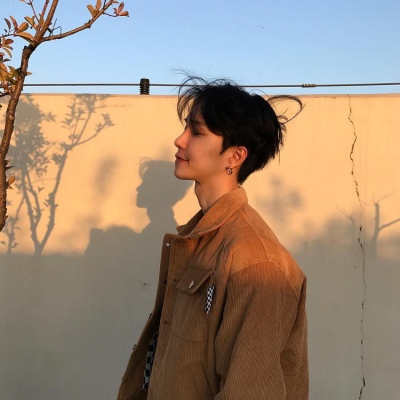 动漫男生头像伤心难过,男生的头像图片霸气冷酷无情