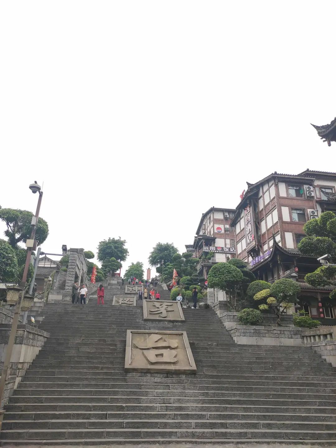 品牌分嫡系酒和开发酒,要注意傍名牌和产区,现在卖酒套路太多