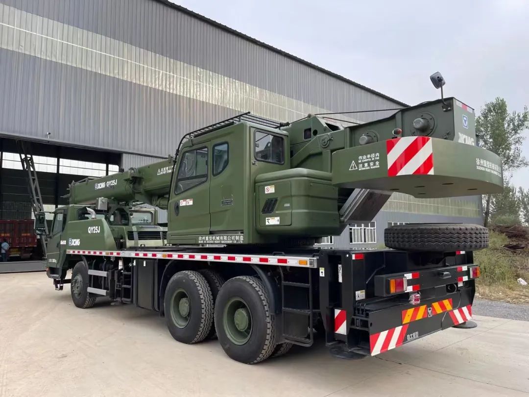 部队退役军车8x8,部队官兵退役前的拉练