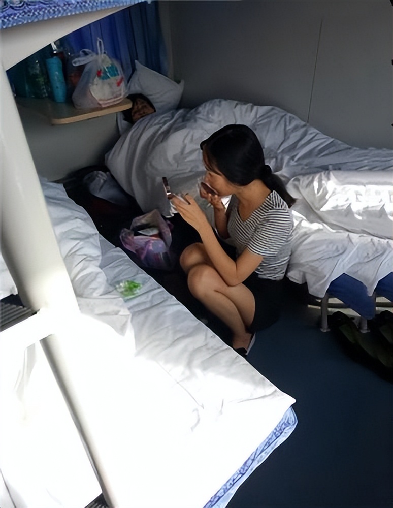 为啥火车软卧允许男女混住,火车软卧可以情侣睡吗
