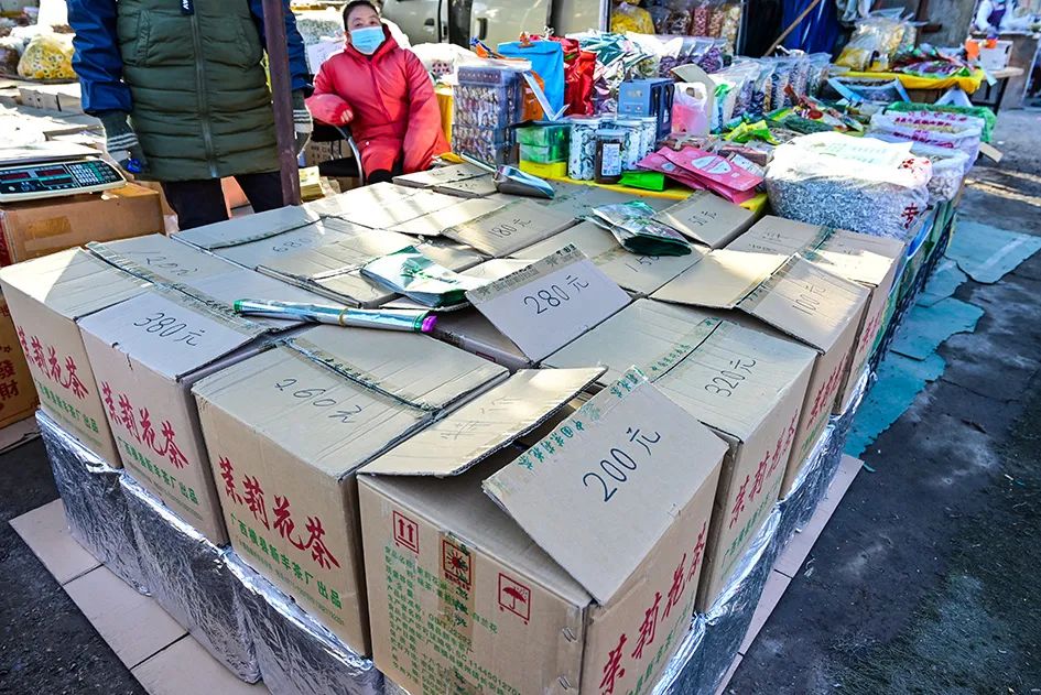 西山脚下的早市,闲逛最具人间烟火气的早市