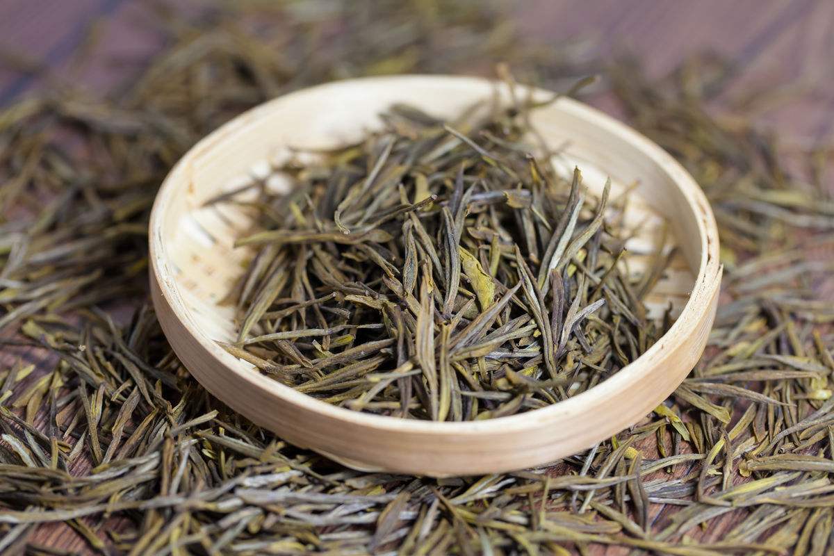 喝完的茶叶渣可以干嘛,喝完茶的茶叶渣应该放哪种垃圾桶