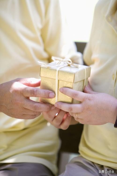 新年送什么礼物给老人最好,圣诞元旦马上到了礼物应该怎么选