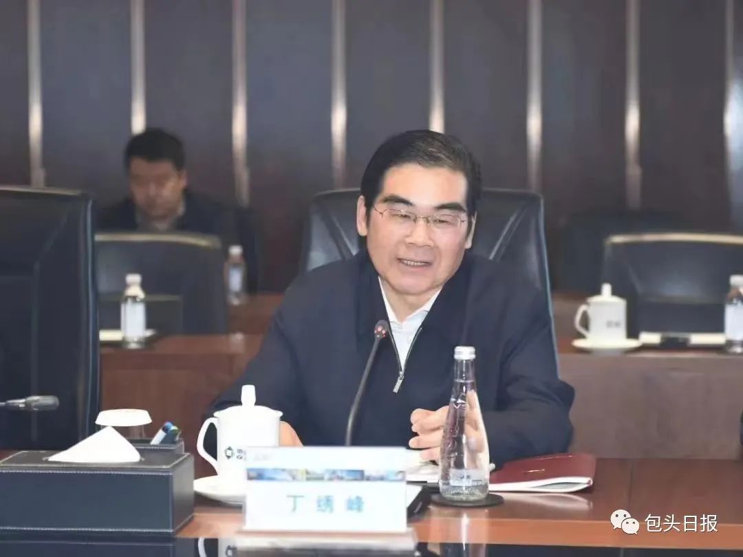 协鑫集团董事长朱共山出席,丁绣峰访谈节目