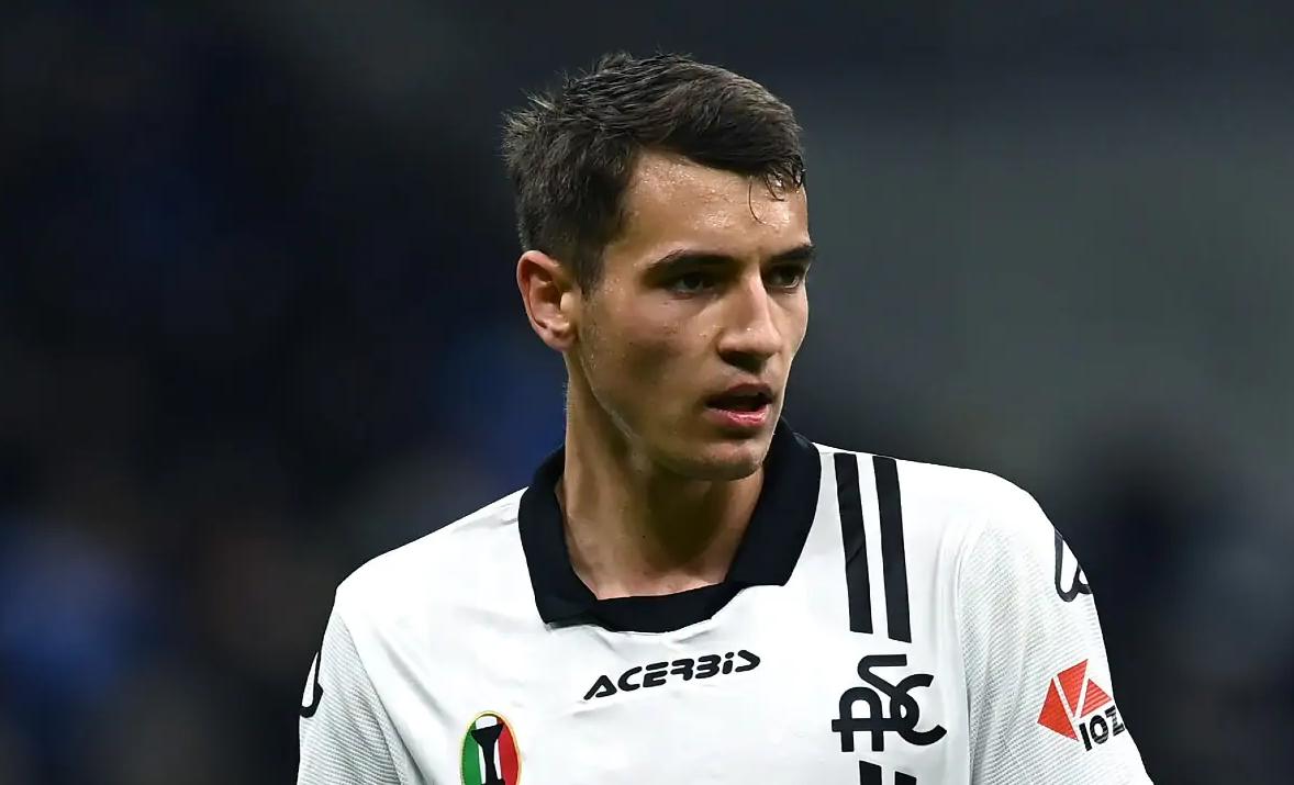 波兰00后圆梦豪门，他会跟随阿森纳，拿到本赛季英超冠军吗？