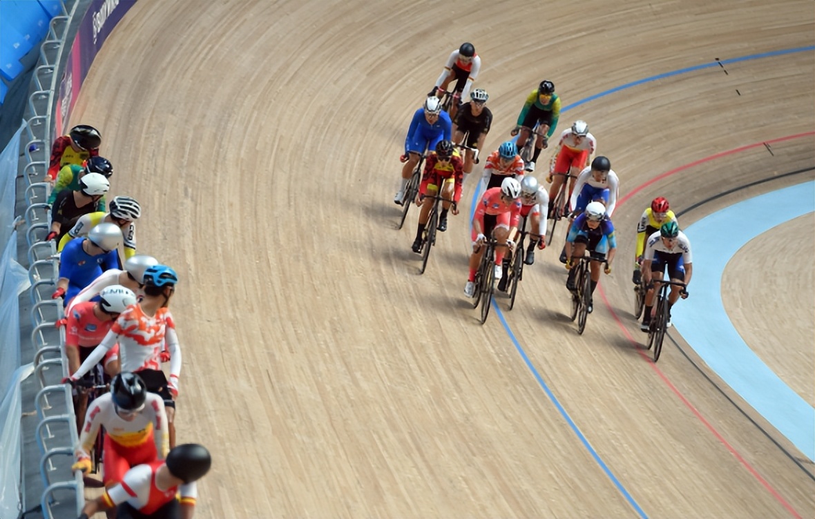 积蓄蓬勃向上的力量,积蓄向上的力量