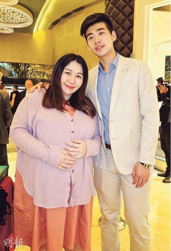 何超盈婚后低调,何超盈几岁结婚